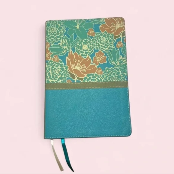 📖 NIV Thinline Bible - Large Print | Leathersoft Teal Floral Cover - Picture 7 of 8